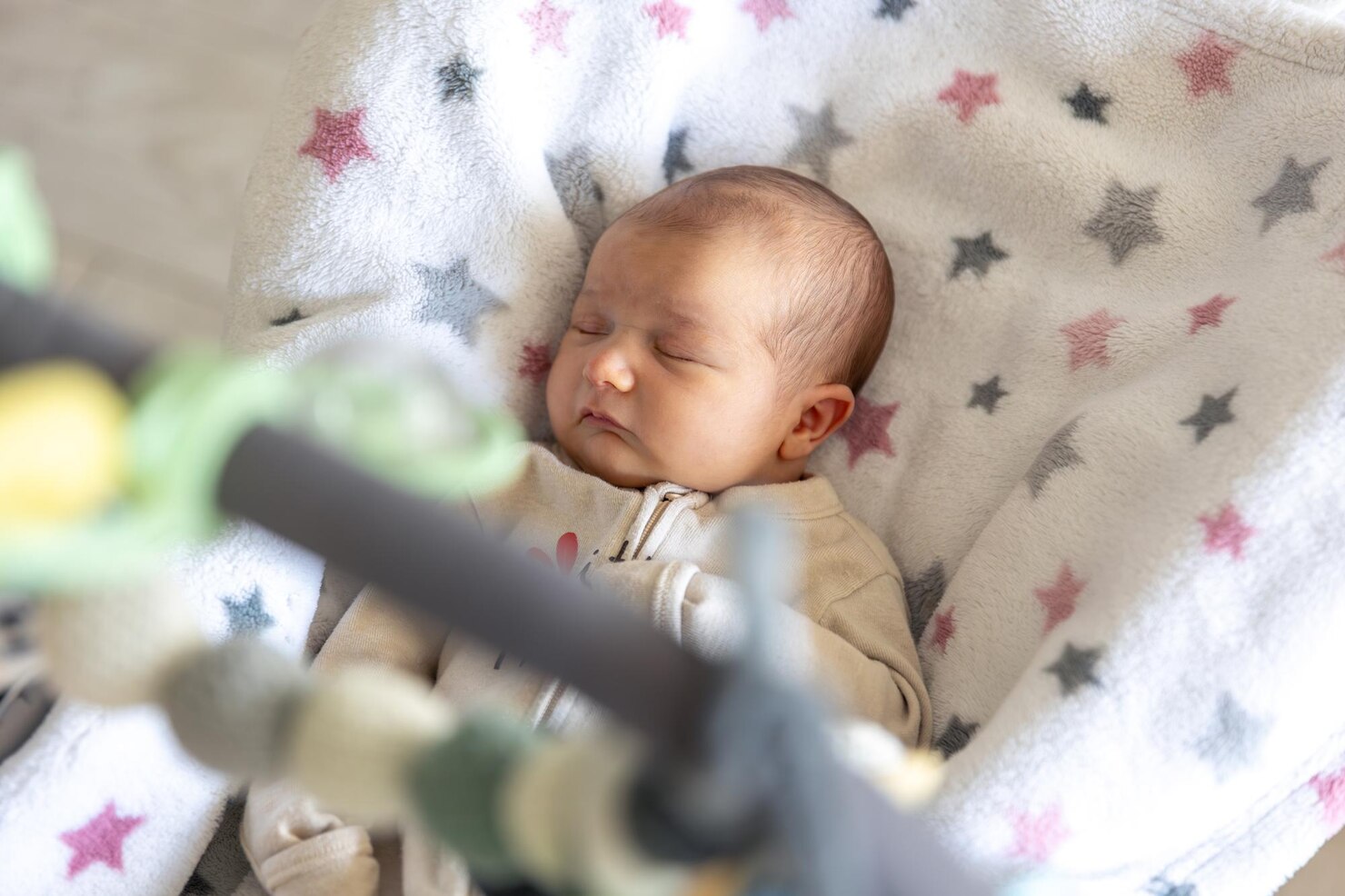 newborn baby sleep girl infant sleep lies child bed 169016 62957